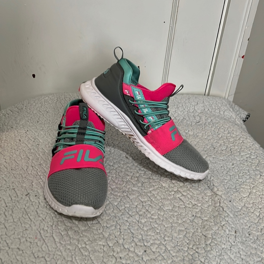 Pre Owned Fila Girls running shoes Size 4 1/2